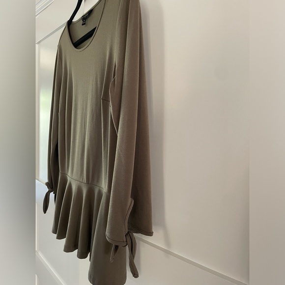 Banana Republic peplum shirt - Picture 4 of 4